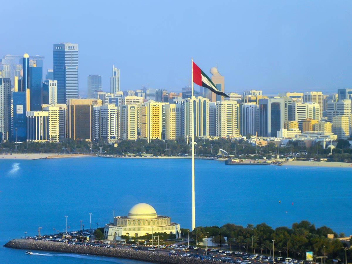 الإمارات تعلن حظر سفر مواطنيها إلى إيران ولبنان والعراق 