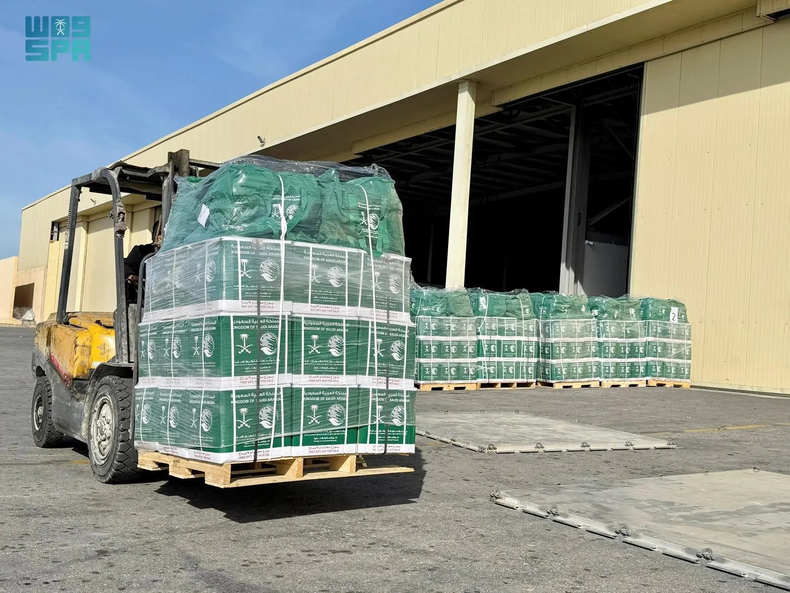 وصول الطائرة الإغاثية السعودية الـ 76 لإغاثة الشعب الفلسطيني في قطاع غزة 