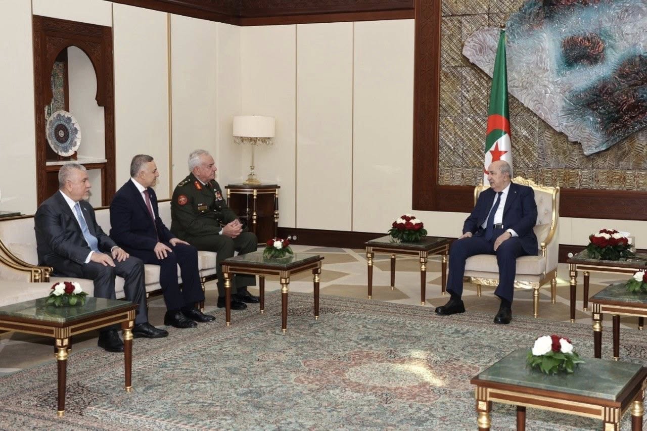 الرئيس الجزائري يتسلم رسالة من العاهل الأردني 