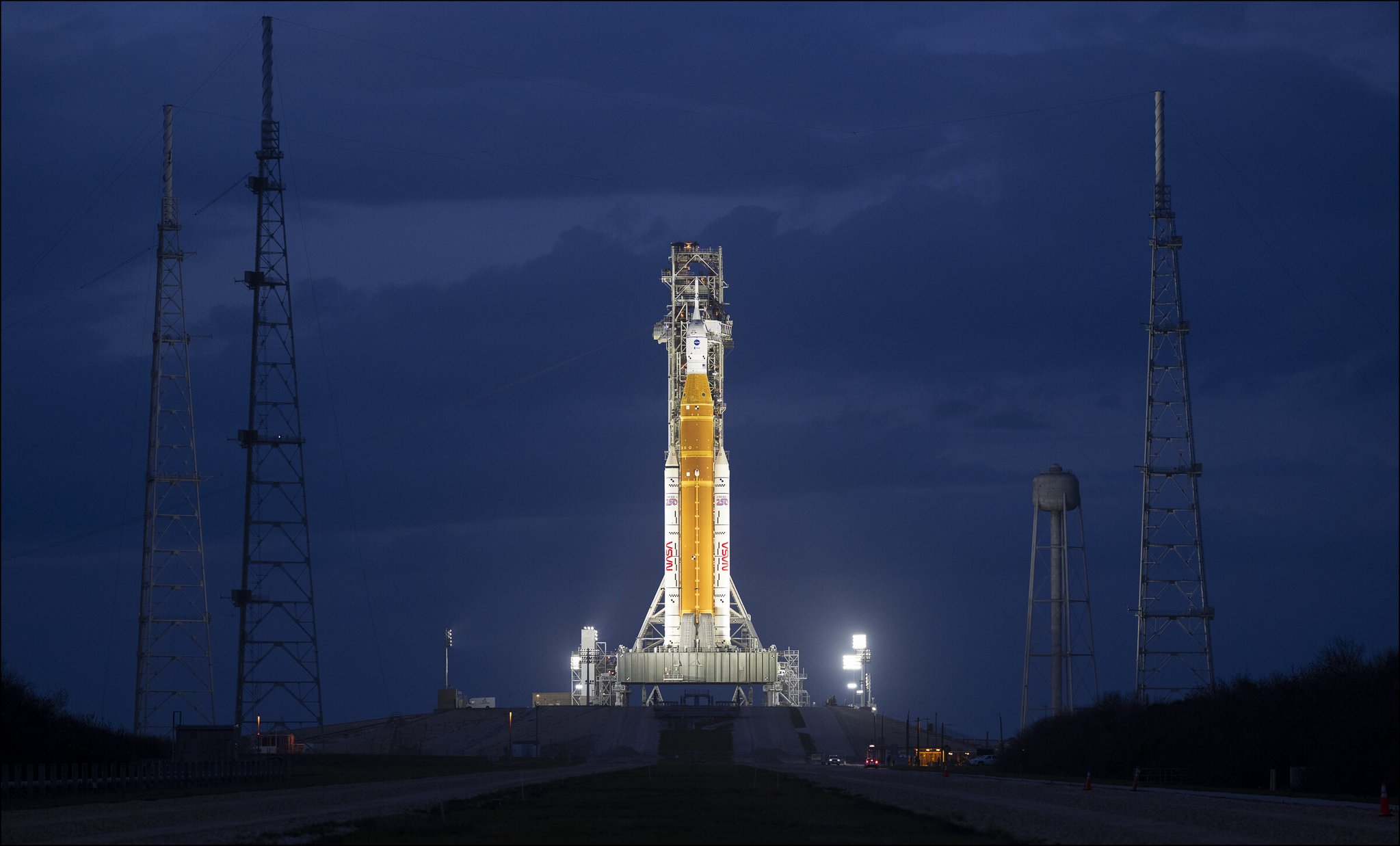 «ناسا» ترسل مركبة فضائية مأهولة إلى القمر لأول مرة منذ 54 عاما 