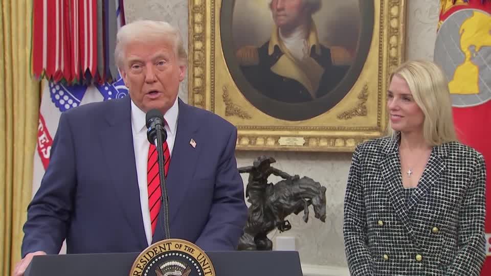 ترامب يقيل وزيرة العدل بام بوندي 