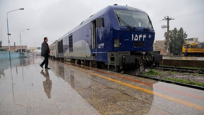 عقب تهديدات إسرائيلية.. إيران تعلن إيقاف حركة القطارات في مدينة مشهد حتى إشعار آخر 