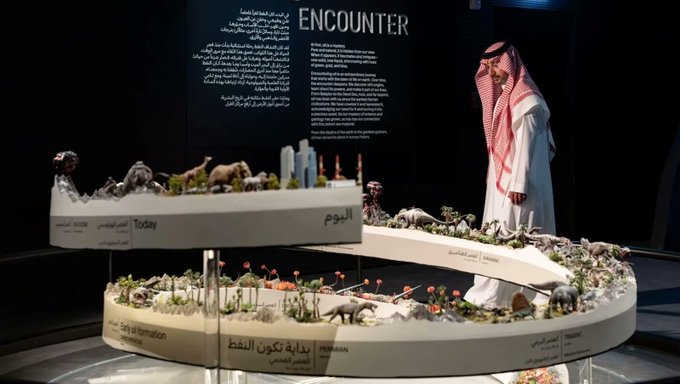 السعودية تفتتح متحف الذهب الأسود لاستعراض تحولات النفط عبر الفن المعاصر 