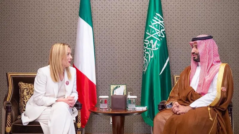 رئيسة وزراء إيطاليا تصل السعودية في إطار جولة خليجية 